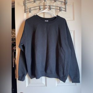 Gildan Crew Neck Sweater in Black
